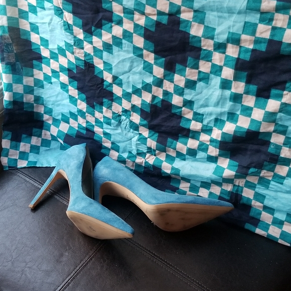 Pumps - Picture 3 of 3